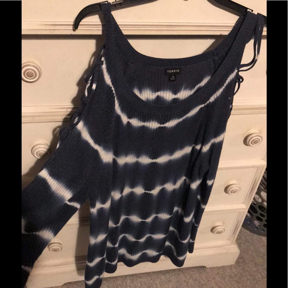 Blue and white sweater torrid size 2